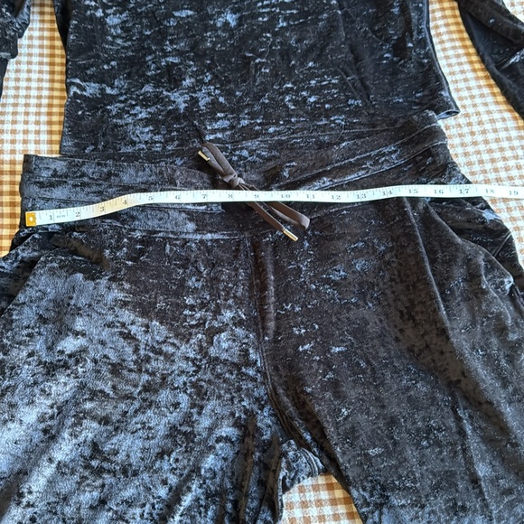 Lululemon crushed velvet set - Picture 2 of 5